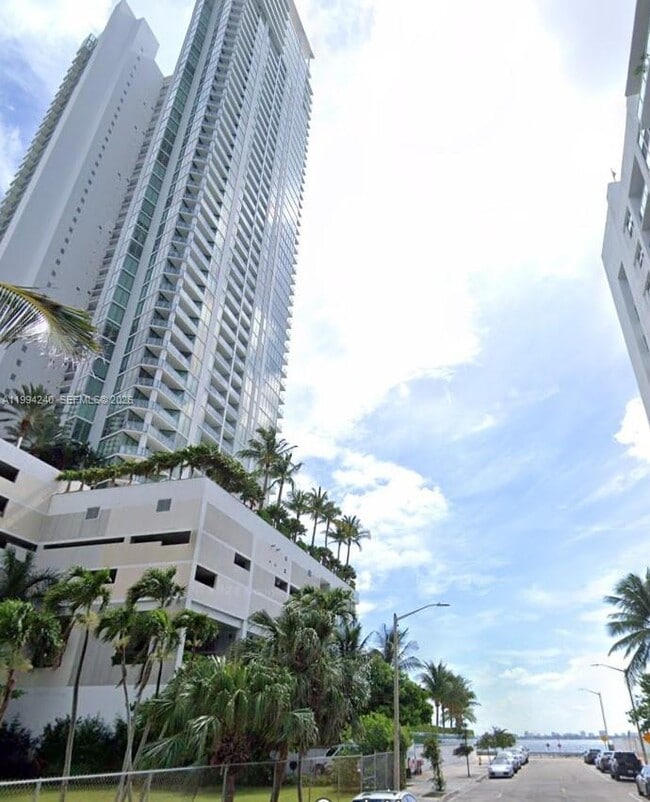 Building Photo - 500 NE 29th St Unit 907