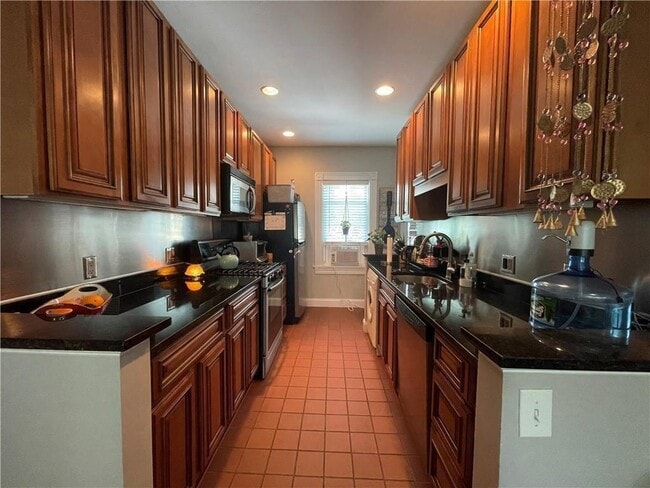 Building Photo - 3 Bayview Ave Unit 5 Rental