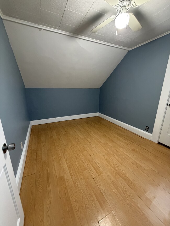 Photo - 571 Slade St