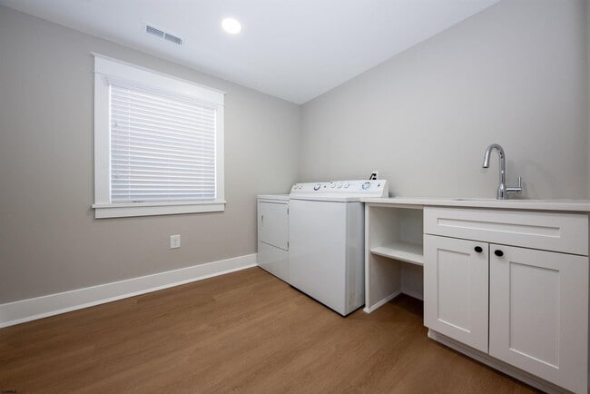 Photo - 733 Rte Us 9 N