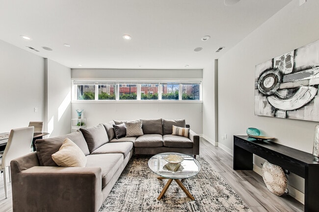 Photo - 1154 W Ohio St Unit 101