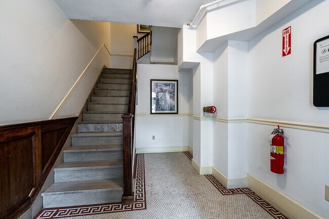 Common Area - 1404-1406 Beacon Street