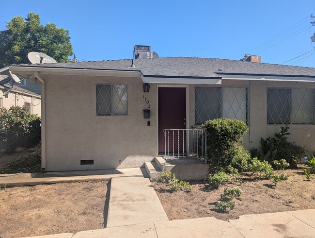 Building Photo - Charming 2-bedroom, 1 bath duplex Rental
