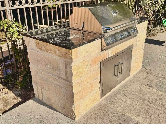 Building Photo - 12335 Antoine Dr Unit 1602