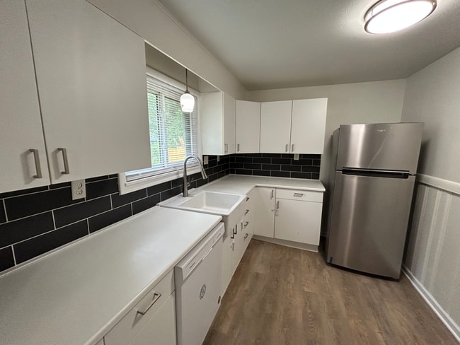 Building Photo - 757 E 104th St Rental