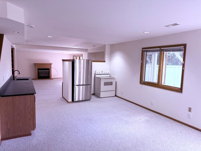 Building Photo - 4721 242nd Ave SE Unit #2