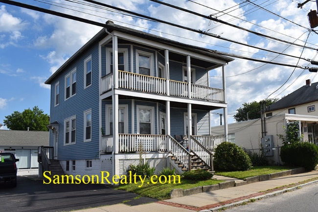 Photo - 979 Mineral Spring Ave Unidad 2