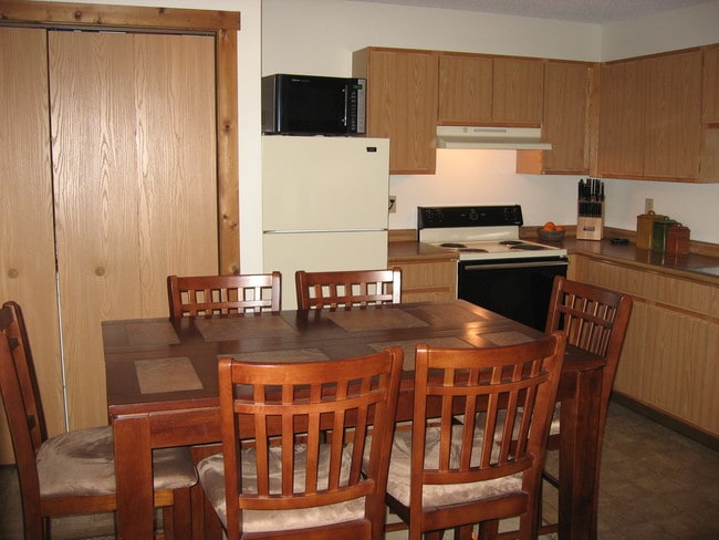 Photo - Clifton Court Apartments