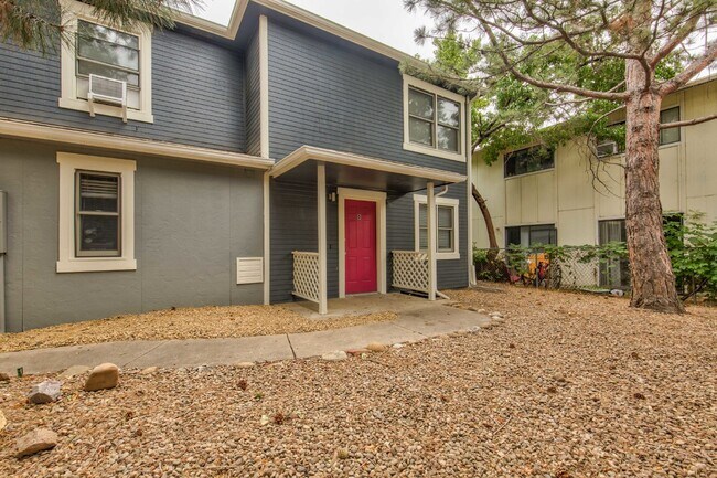 Photo - "Charming 3-Bedroom Haven in Boulder – Cozy 850 Sq Ft with 1.5 Baths!" Unidad D