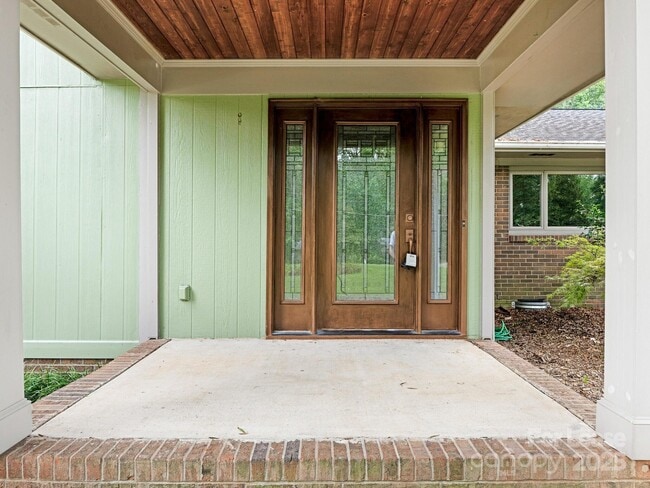 Photo - 1174 Robinhood Cir