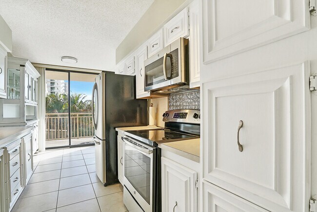 Photo - 3400 N Ocean Dr Unit 408