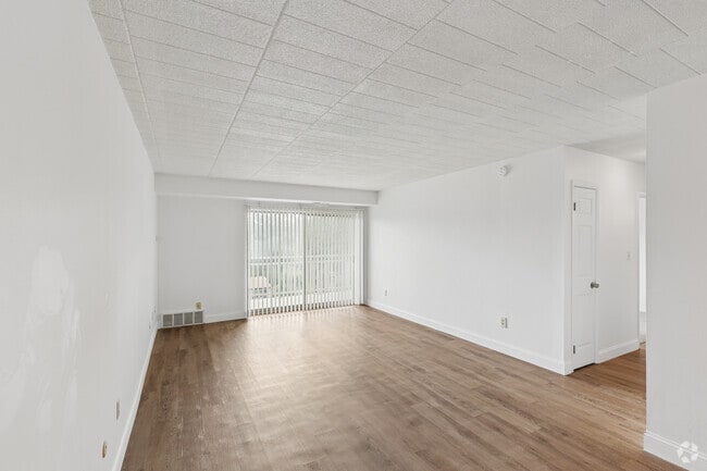 1BR, 1BA - 900SF - Living Room