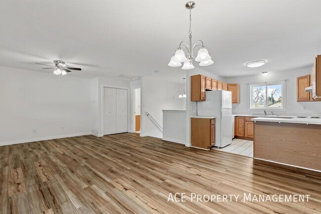 Photo - 719 Silver St Unit 3