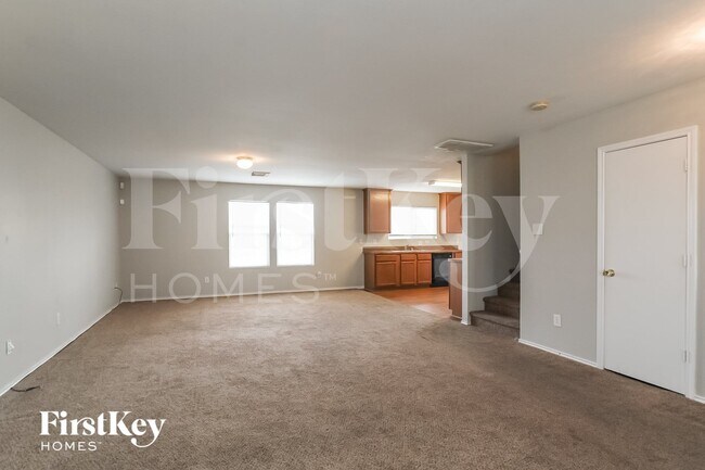 8422 Broadleaf Ave
