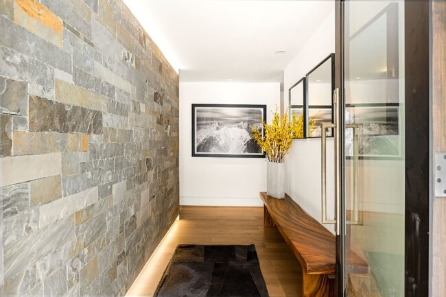 Photo - 503 N 4th St