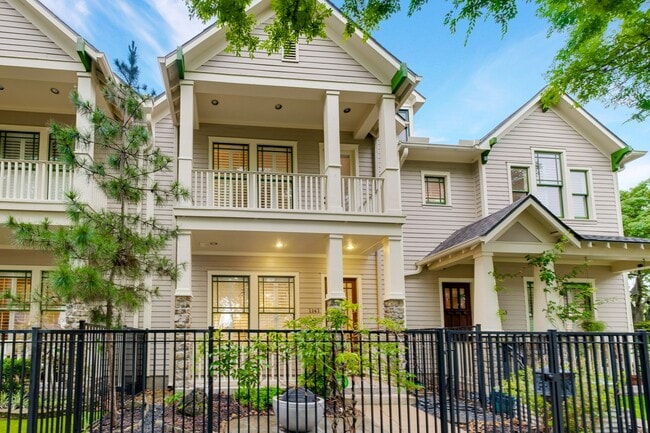 Photo - 1141 Louise St