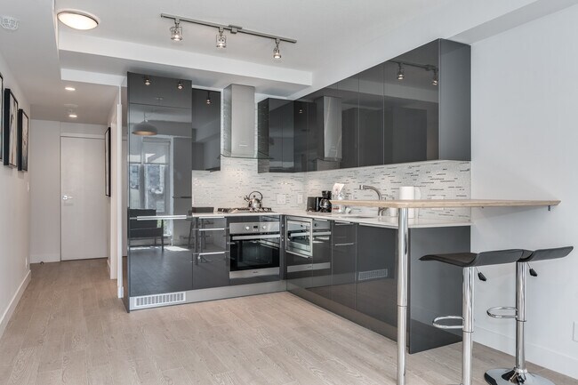 Building Photo - 1283 Howe St