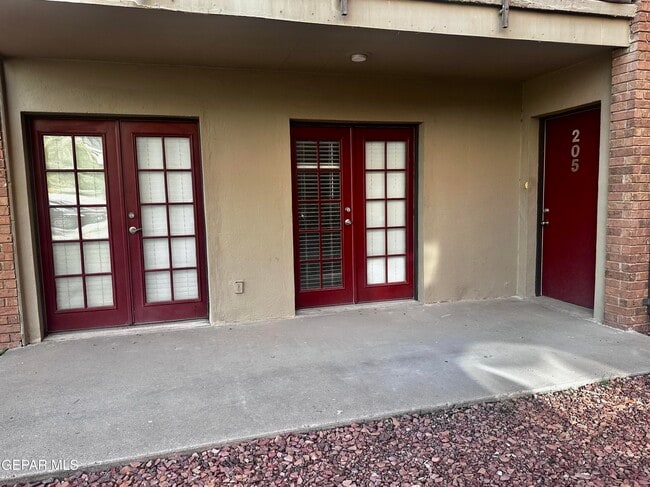 Photo - 4433 N Stanton St Unidad C 205