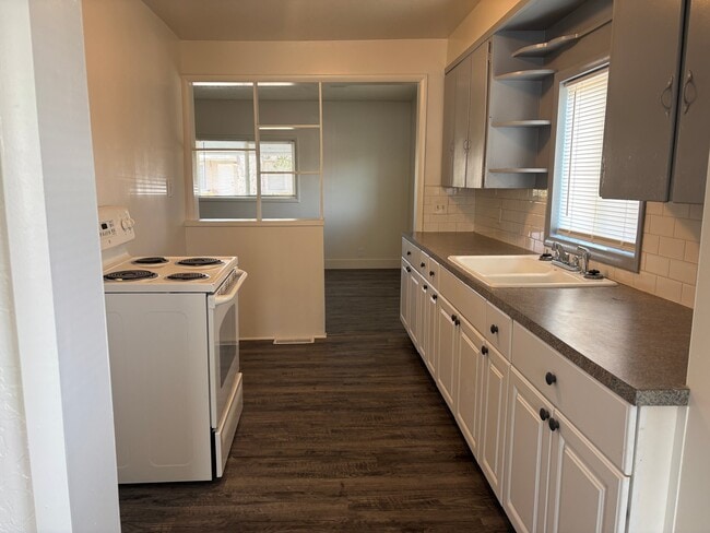 Photo - 121 W Young St
