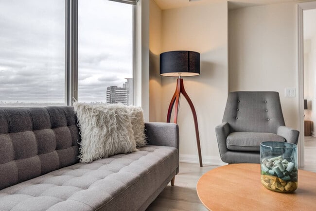 Building Photo - 139 Yorkville Ave Unit SI FL21-ID1559018P