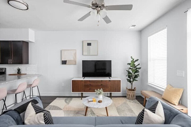 Building Photo - 8510 Westfield Blvd Unit ID1391807P