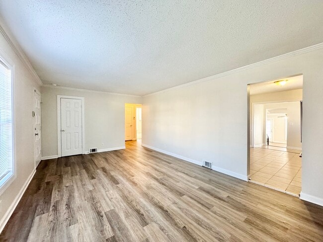 Photo - Spacious 4 Bedroom Located in Garden Homes