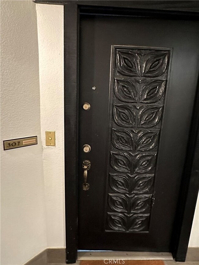 Building Photo - 3949 Los Feliz Blvd Unit 105-105 Rental