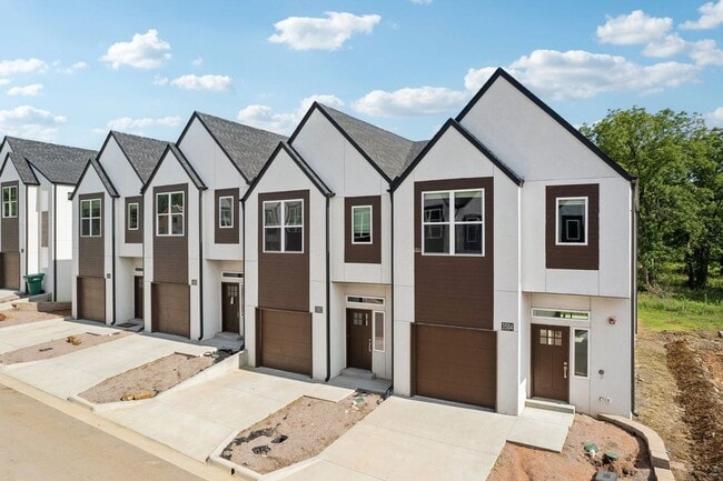 Building Photo - BRAND NEW LUXURY 3 BEDROOM 2.5 BATH TOWNHO... Unit 21-E Rental