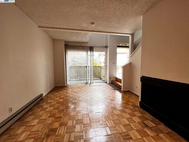 Photo - 385 Mandarin Dr