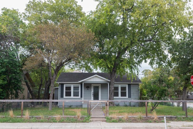 Photo - 1800 Justin Ln Apartamento Unidad A - Lead