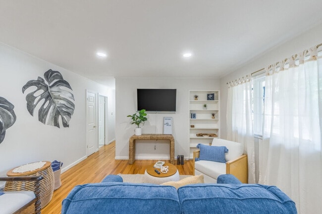 Photo - 4945 N Euclid Ave Unit ID1355739P