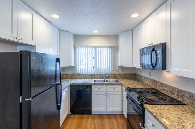2BR/2BA - Kitchen