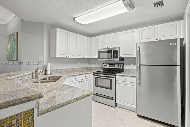 5060 Fairways Cir Unidad F101