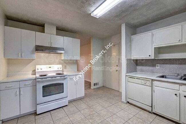 Photo - 5805 Singleton Rd