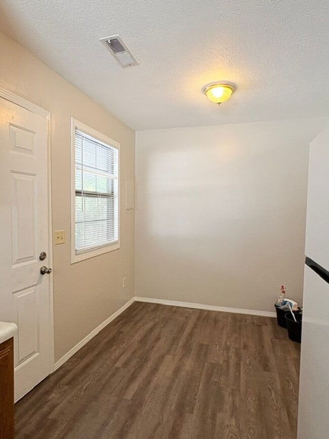531-C. N Oak Grove Ave