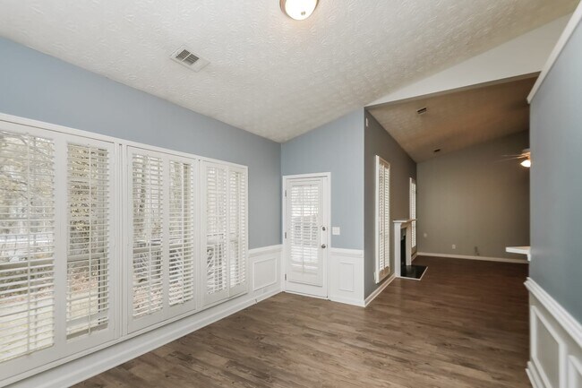 Photo - 2094 Corsica Way SW