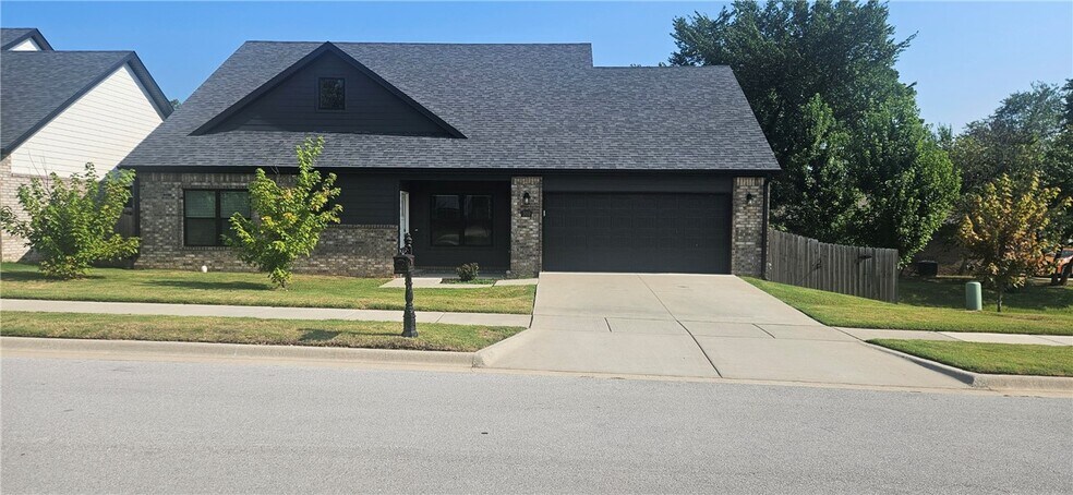 310 W Kinniburgh Dr