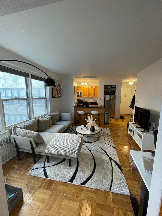 Photo - 155 E 38th St Unit 9L