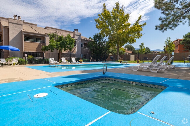 Jacuzzi - Sunchase Apartments