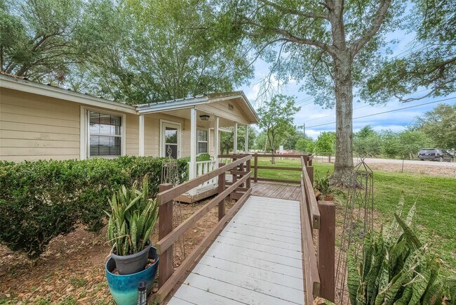 Photo - 2520 Richmond St