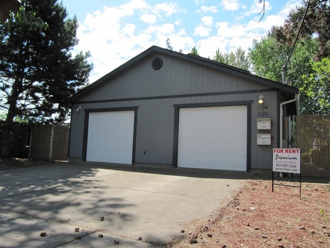 Three Bedroom Duplex in North Salem - Three Bedroom Duplex in North Salem Apartment Unit 1194