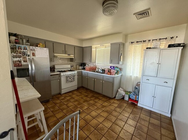 Photo - 458 N Lillie Ave