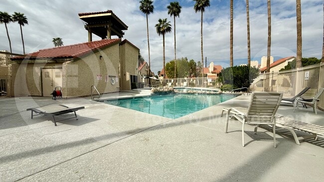 Building Photo - 30 E Brown Rd