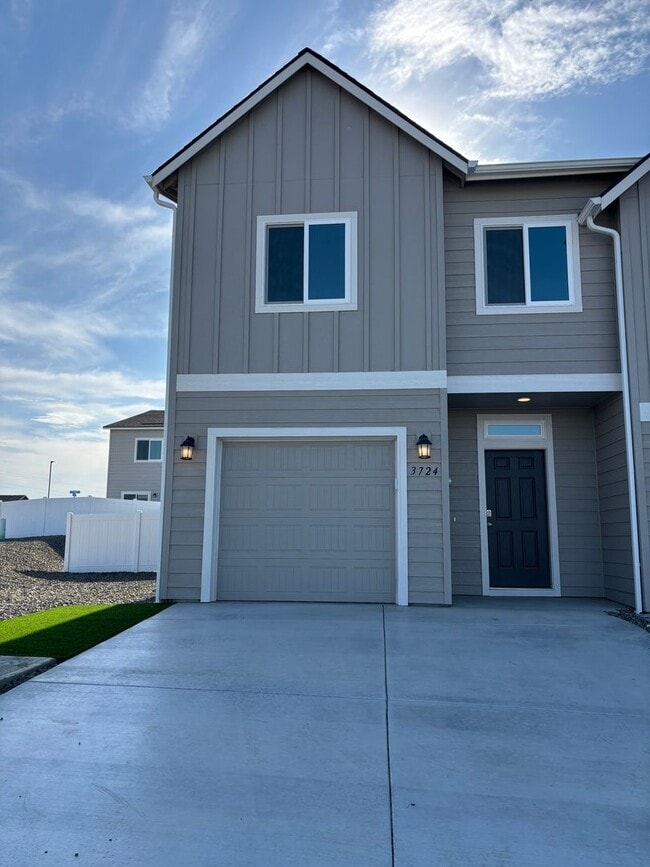 Building Photo - Brand New Corner Townhome!