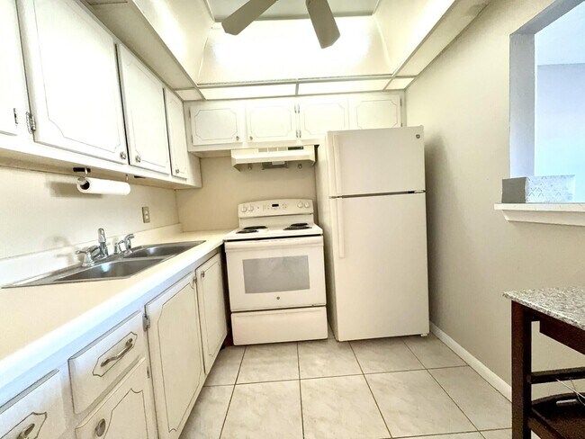 Photo - 166 Sussex I