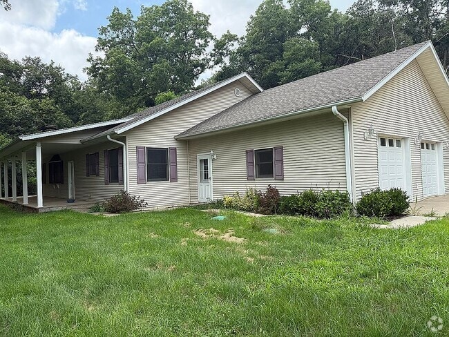 Building Photo - 15024 Peach Ave Rental