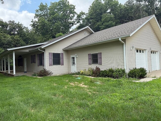 Building Photo - 15024 Peach Ave Rental