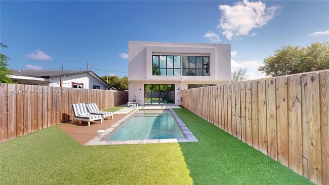 353 NW 50th St