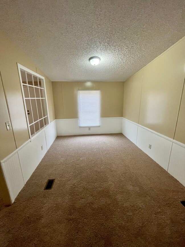 Photo - 3 Bed/2 Bath Mobile Home