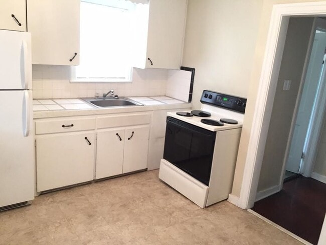 Photo - 2 Bedroom, 1 Bathroom Home for Rent in St Pete!